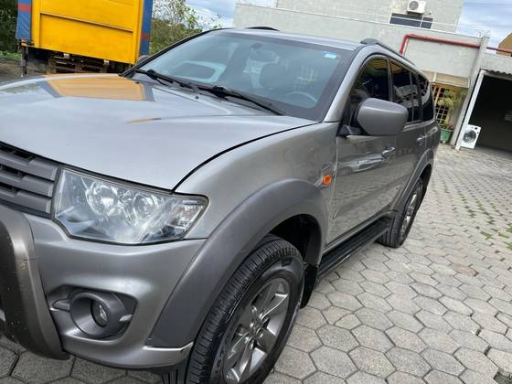 MITSUBISHI PAJERO 3.2 OUTDOOR 4X4 16V TURBO INTERCOOLER DIESEL 4P AUTOMÁTICO